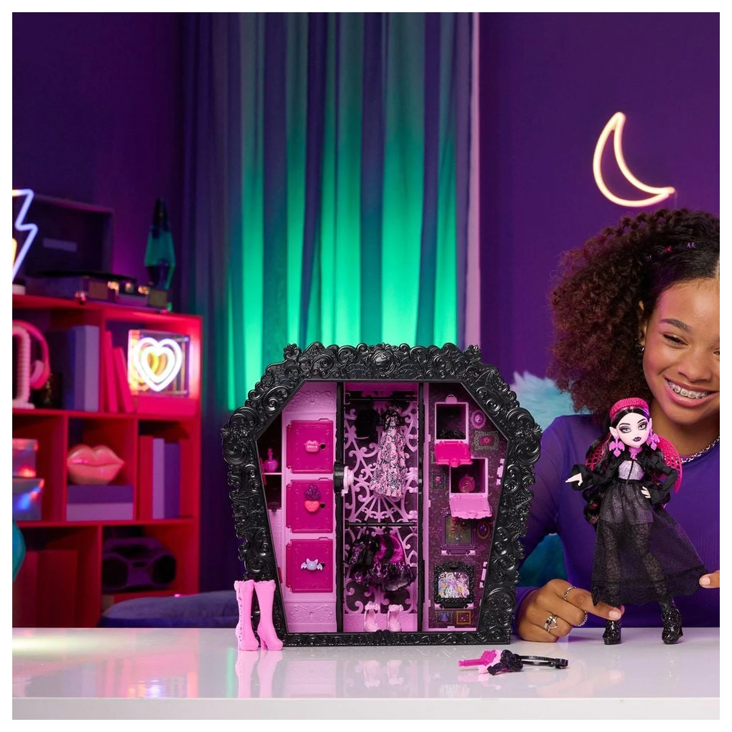 Monster High Ultimate Skulltimate Papusa si dulap Draculaura poza produsului