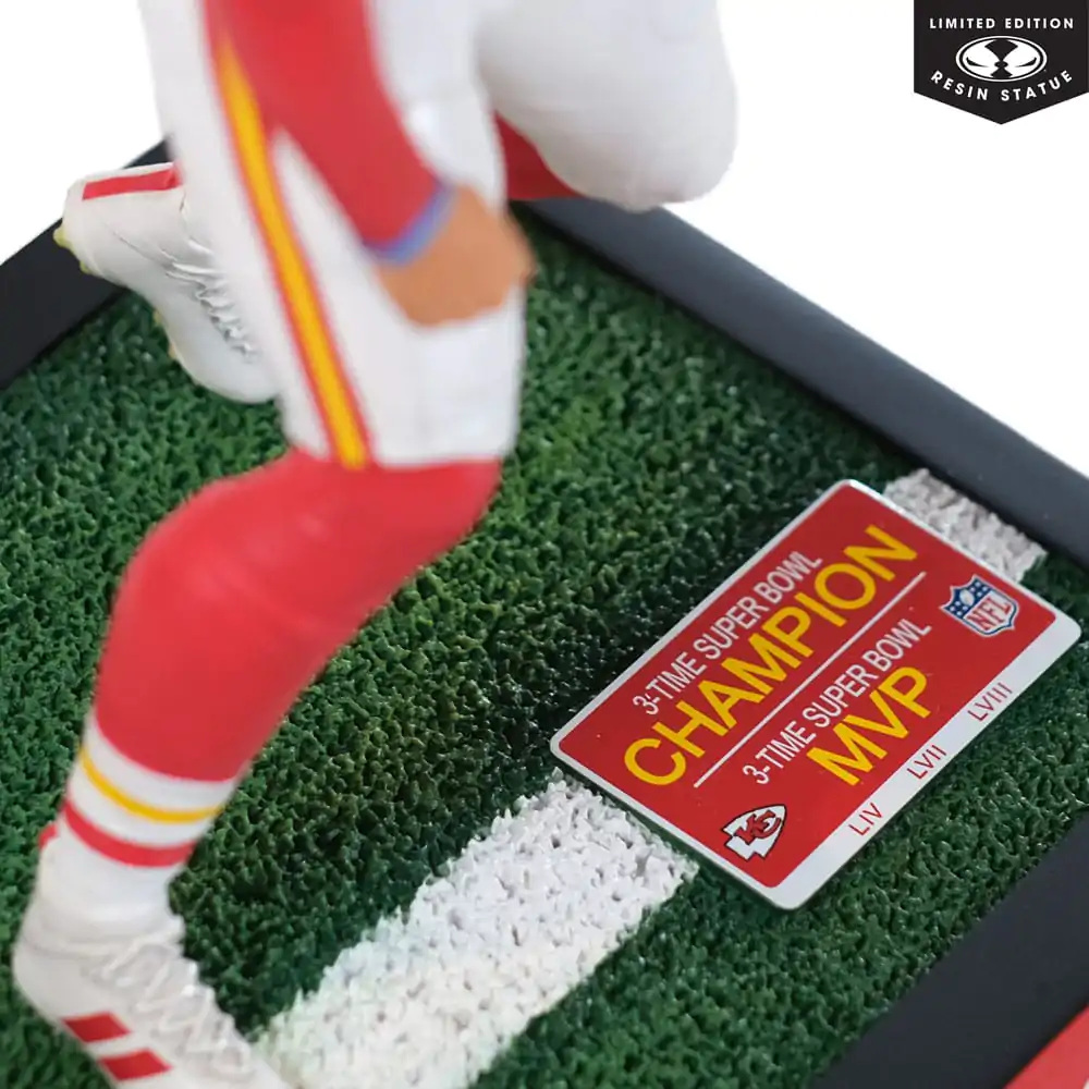 NFL Kansas City Chiefs Statuie 1/6 Patrick Mahomes 30 cm poza produsului