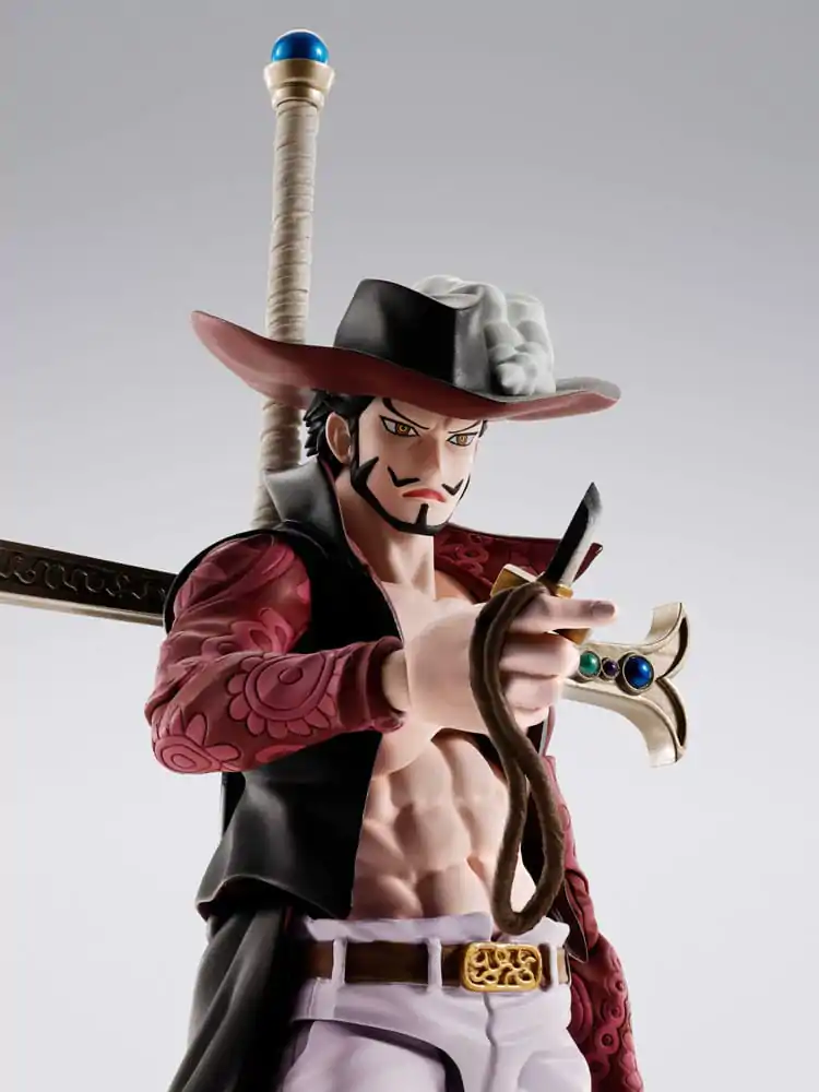One Piece S.H.Figuarts Figurina de actiune Dracule Mihawk Hawkeye 17 cm poza produsului