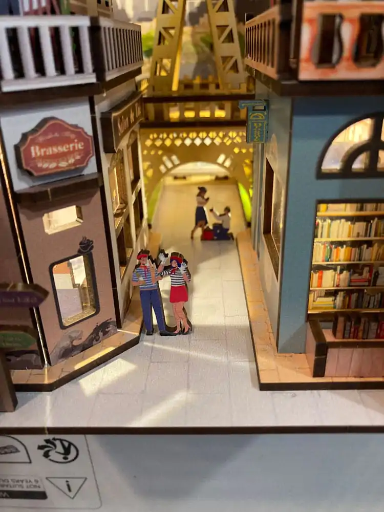 Paris Tiny Adventures Book Nook Mini Diorama de 23 cm poza produsului