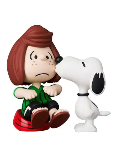 Peanuts UDF Series 17 Mini Figurina Peppermint Patty & Snoopy 7 cm poza produsului