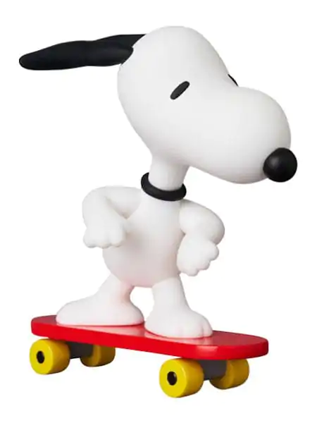 Peanuts UDF Series 17 Mini Figurina Skateboard Snoopy 7 cm poza produsului