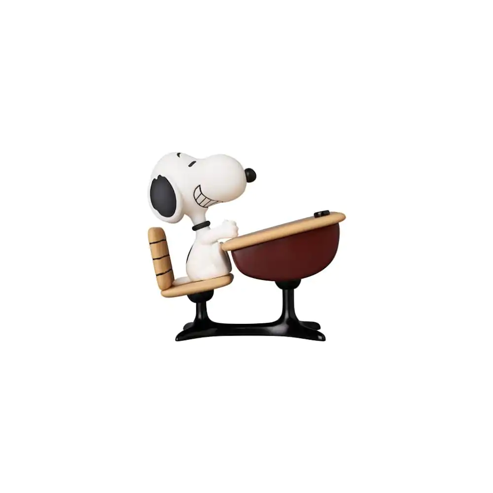 Peanuts UDF Series 18 Figurina Mini Snoopy cu birou 9 cm poza produsului