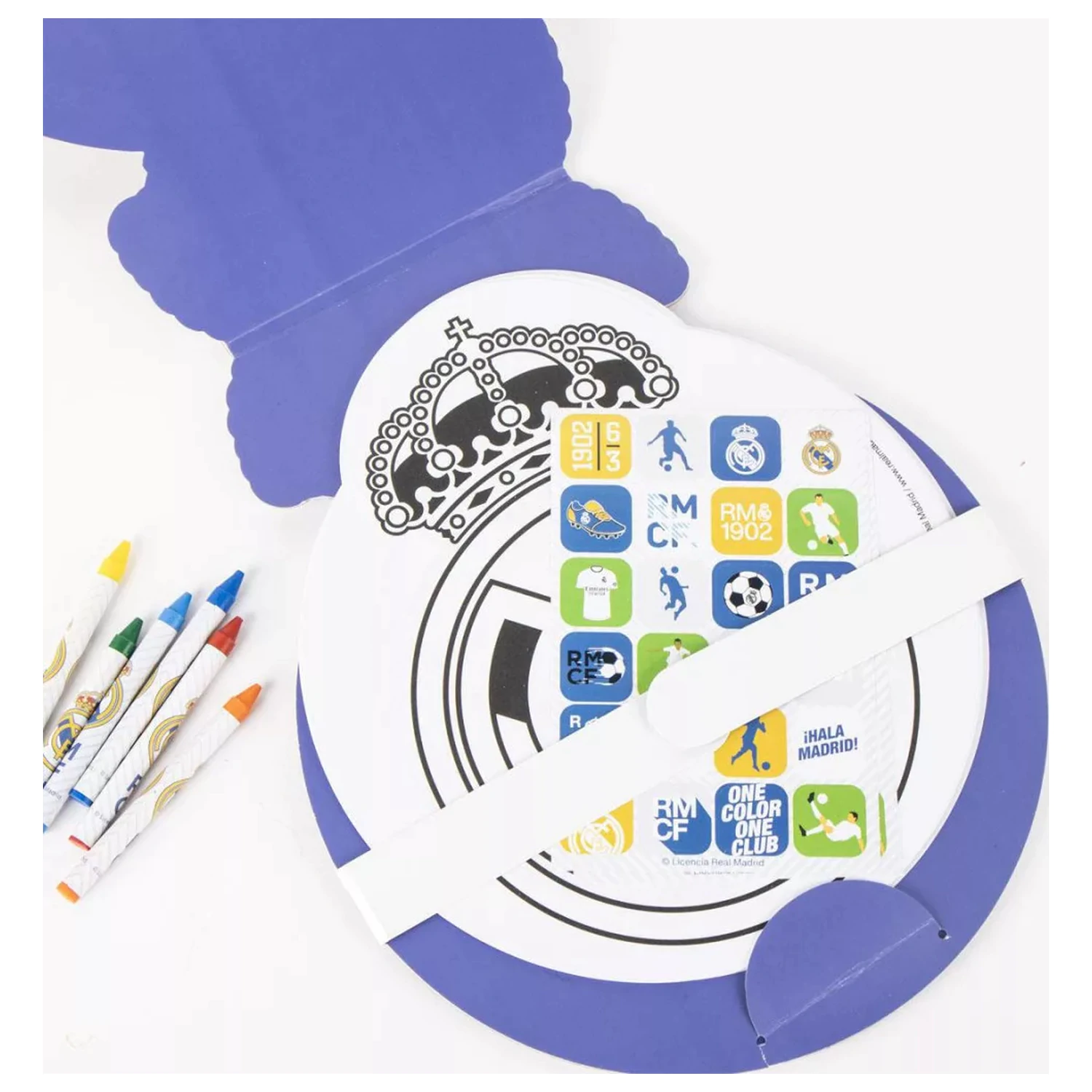 Real Madrid Crown Coloring and Activity Set (Set de colorat si activitati) poza produsului