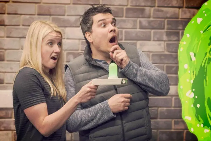 Rick and Morty Jucarie din vinil cu sunet si lumina Portal Gun poza produsului