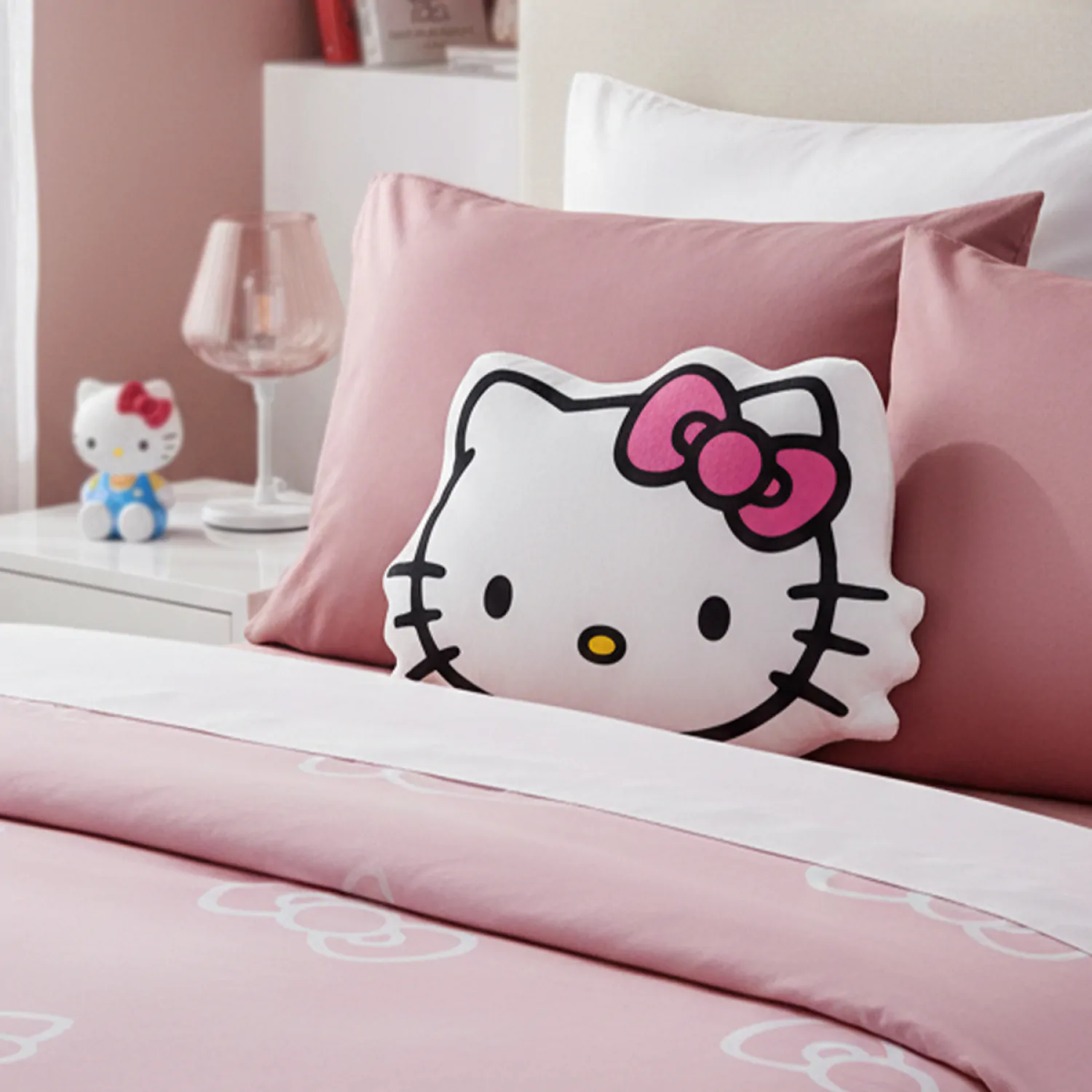 Pernă Sanrio Hello Kitty față 33 cm poza produsului