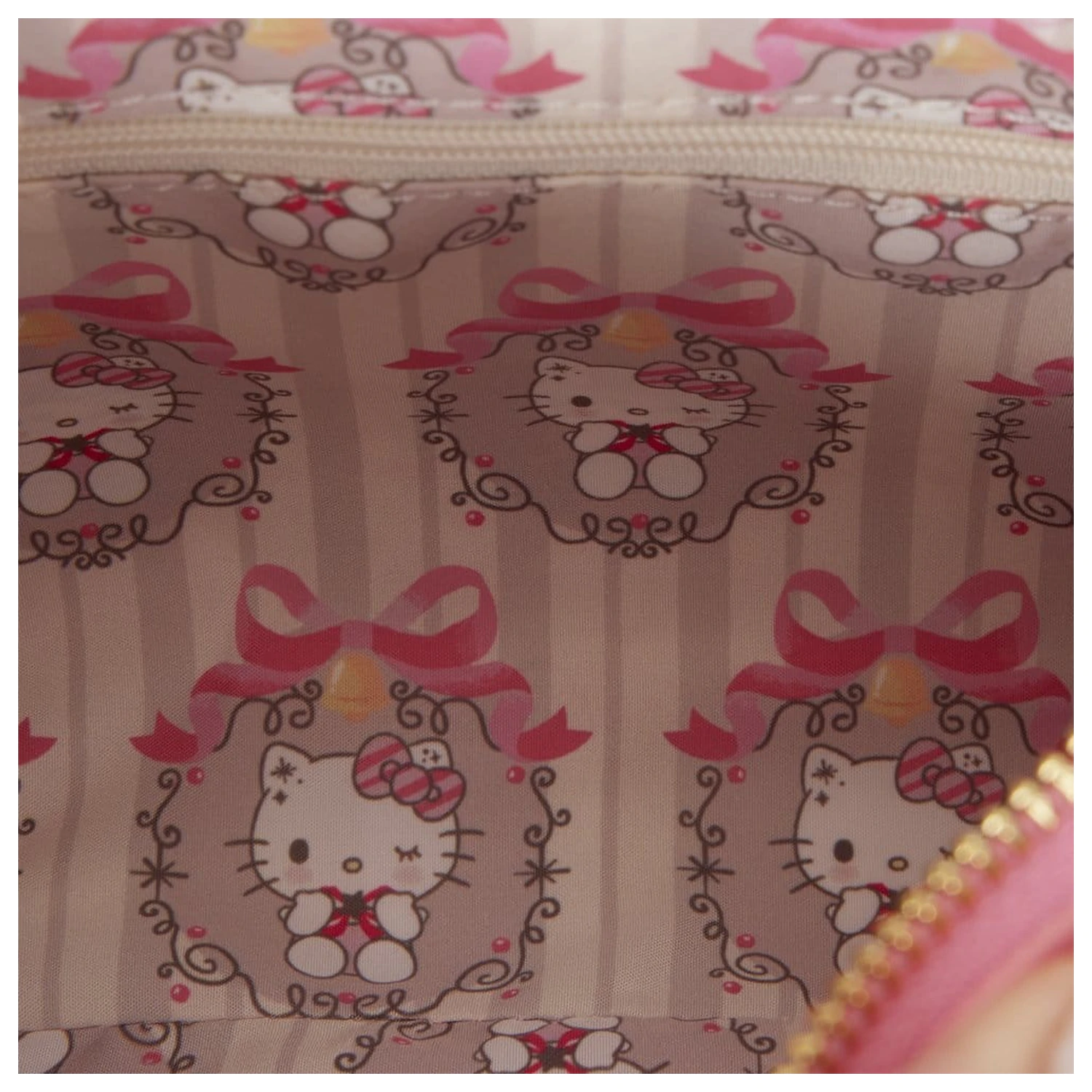Geanta crossbody Sanrio by Loungefly cu maner din margele si breloc pentru geanta Hello Kitty Quilted poza produsului