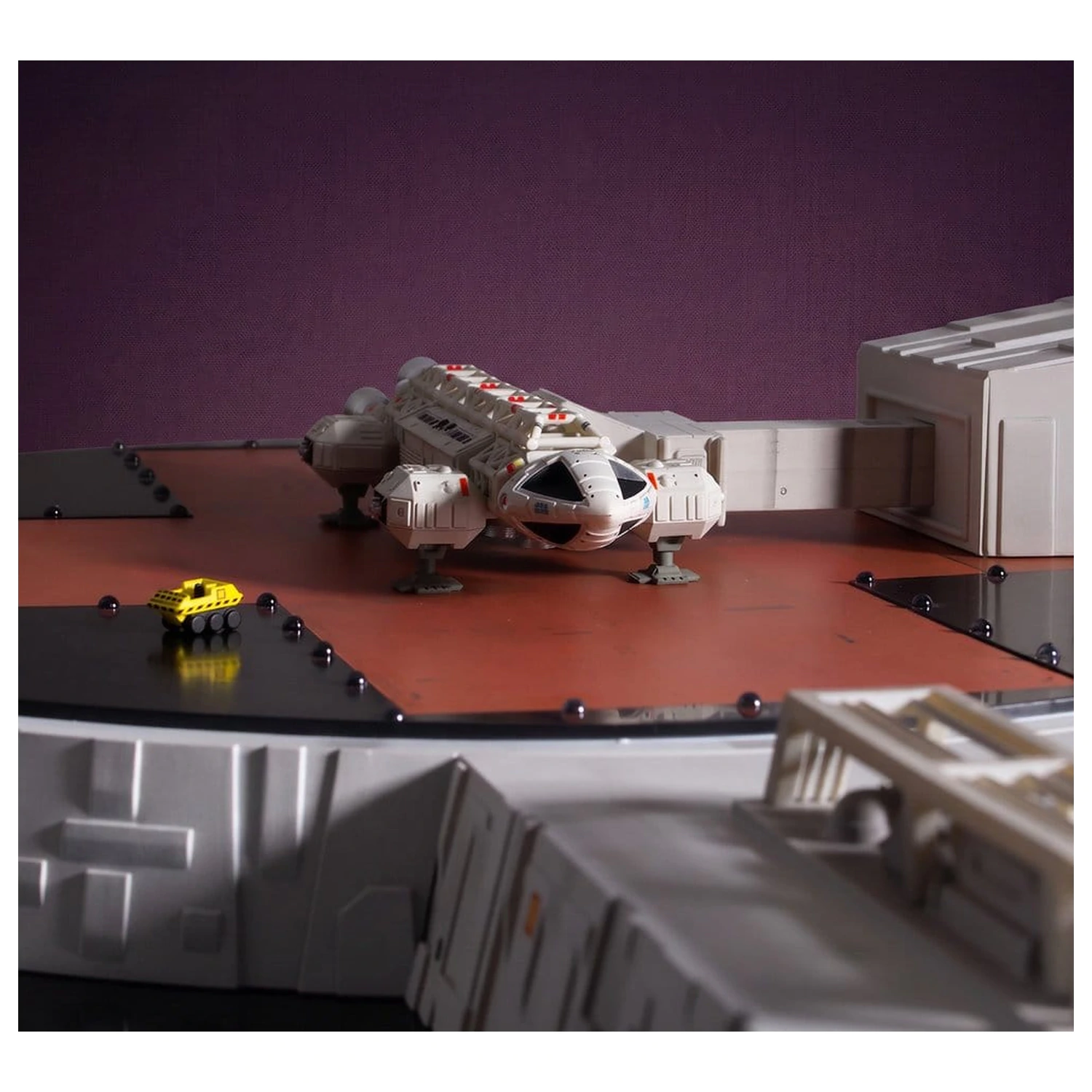 Space 1999 Set de joc Platforma de aterizare (cu Eagle Transporter) 46 cm poza produsului