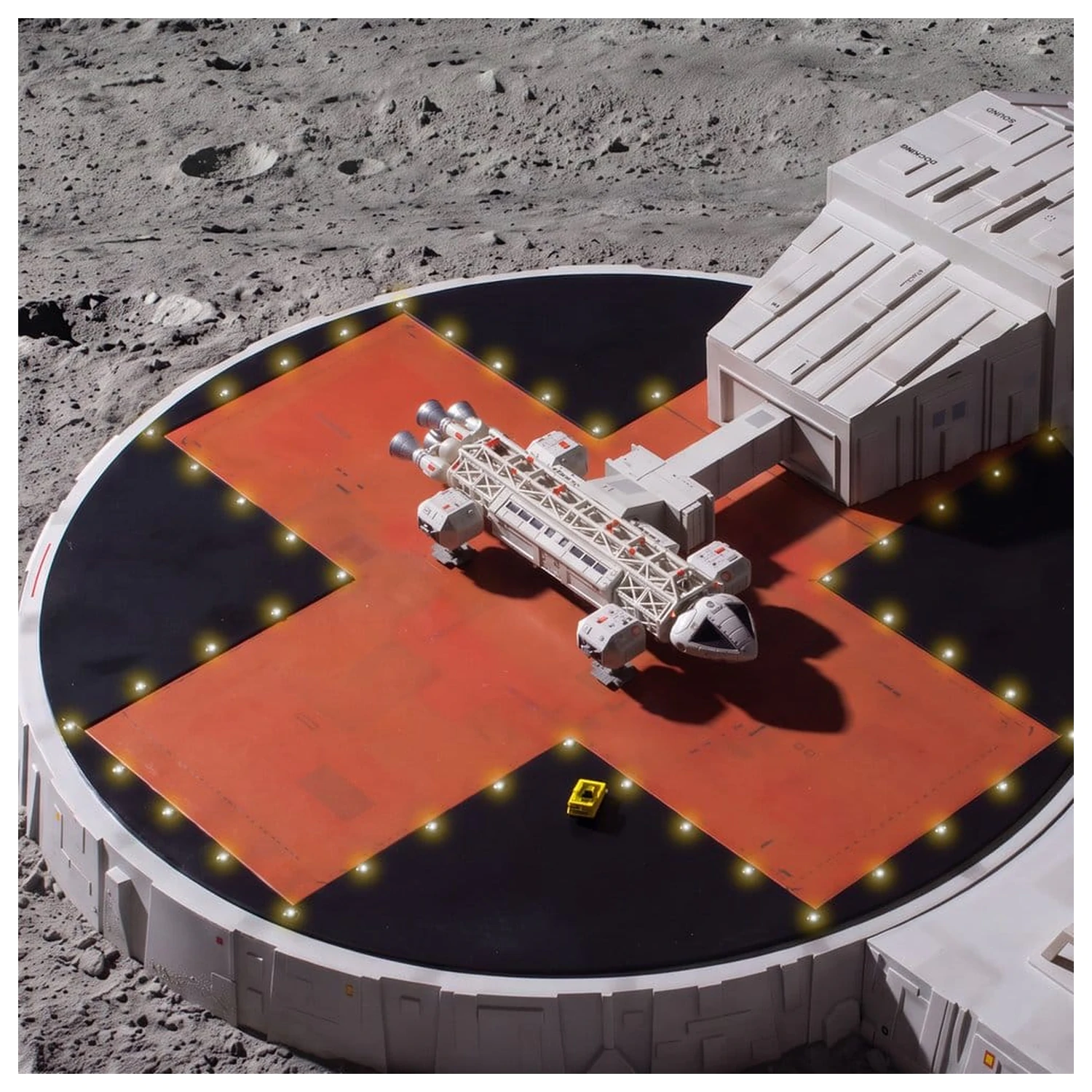 Space 1999 Set de joc Platforma de aterizare (cu Eagle Transporter) 46 cm poza produsului