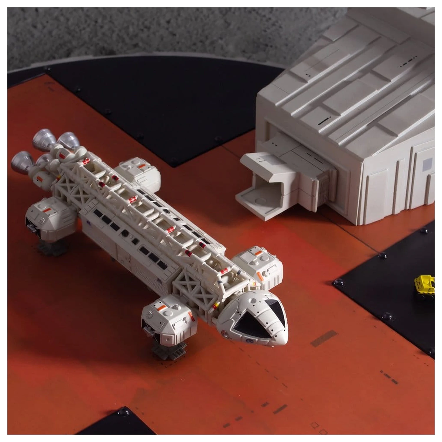 Space 1999 Set de joc Platforma de aterizare (cu Eagle Transporter) 46 cm poza produsului