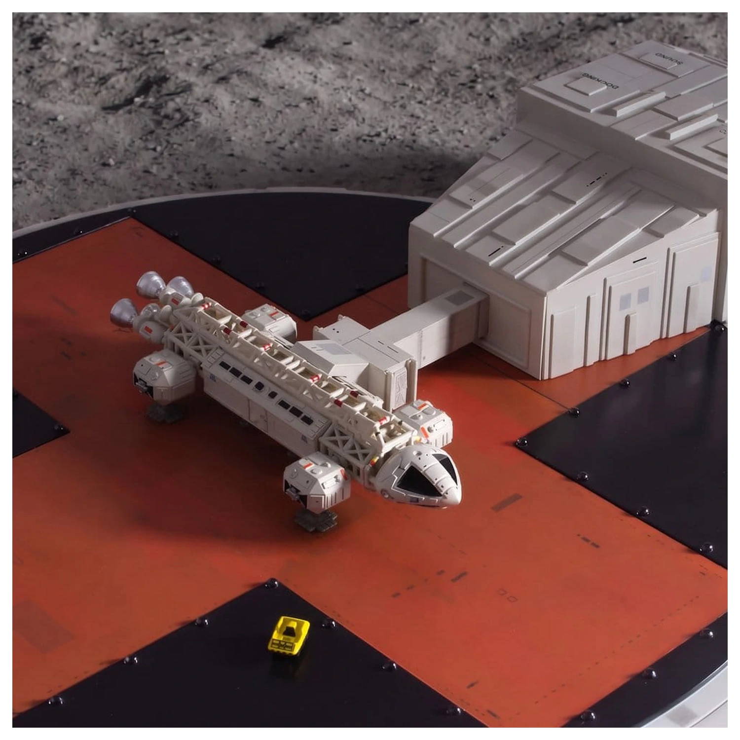 Space 1999 Set de joc Platforma de aterizare (cu Eagle Transporter) 46 cm poza produsului
