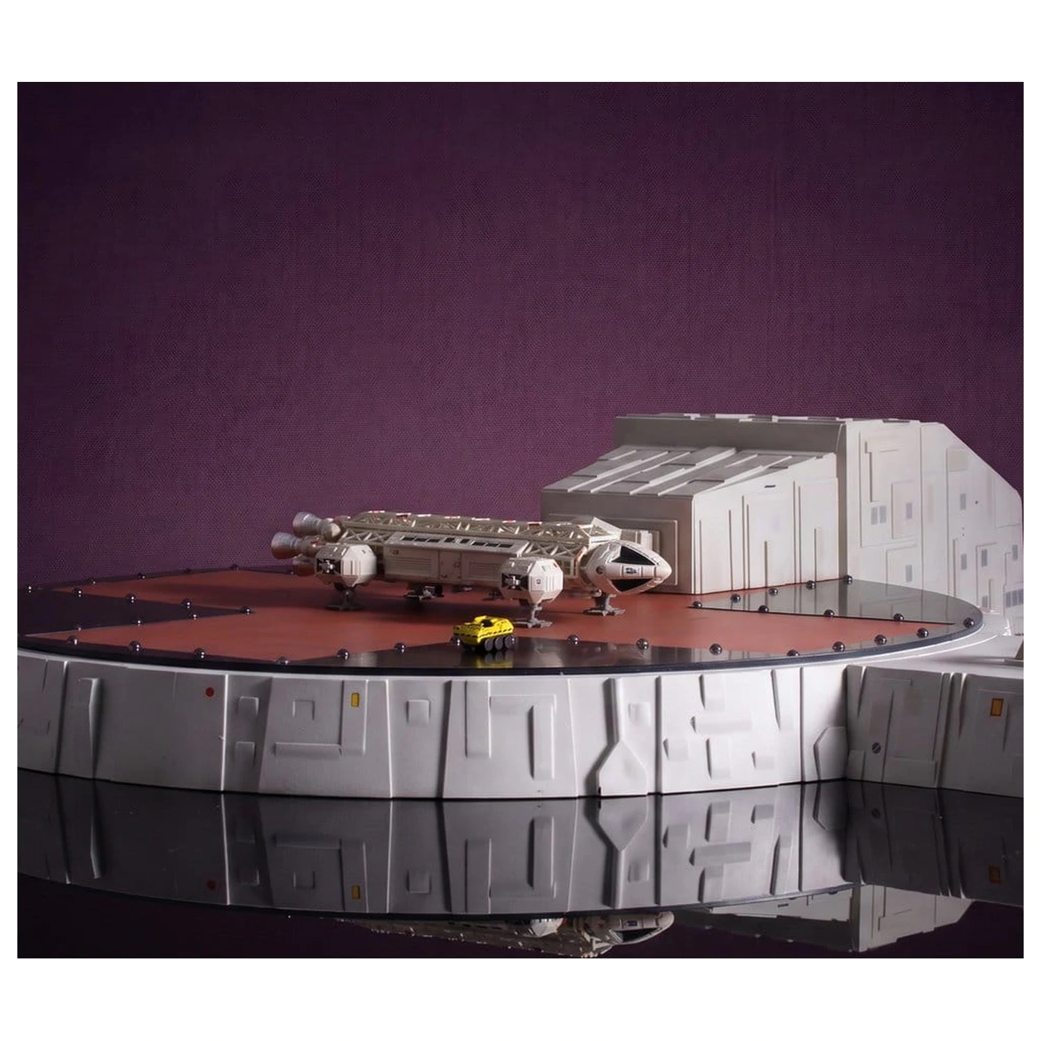 Space 1999 Set de joc Platforma de aterizare (cu Eagle Transporter) 46 cm poza produsului