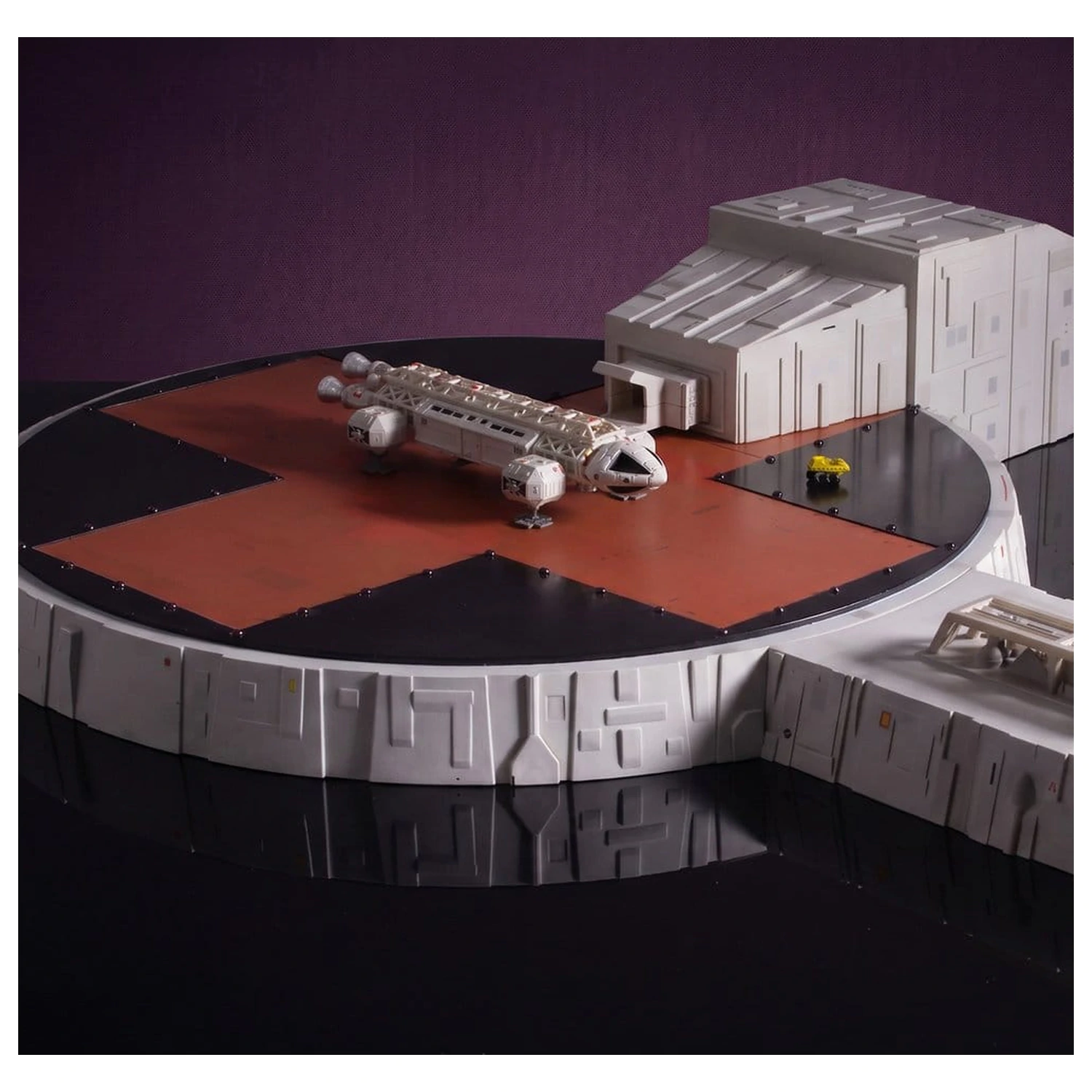 Space 1999 Set de joc Platforma de aterizare (cu Eagle Transporter) 46 cm poza produsului