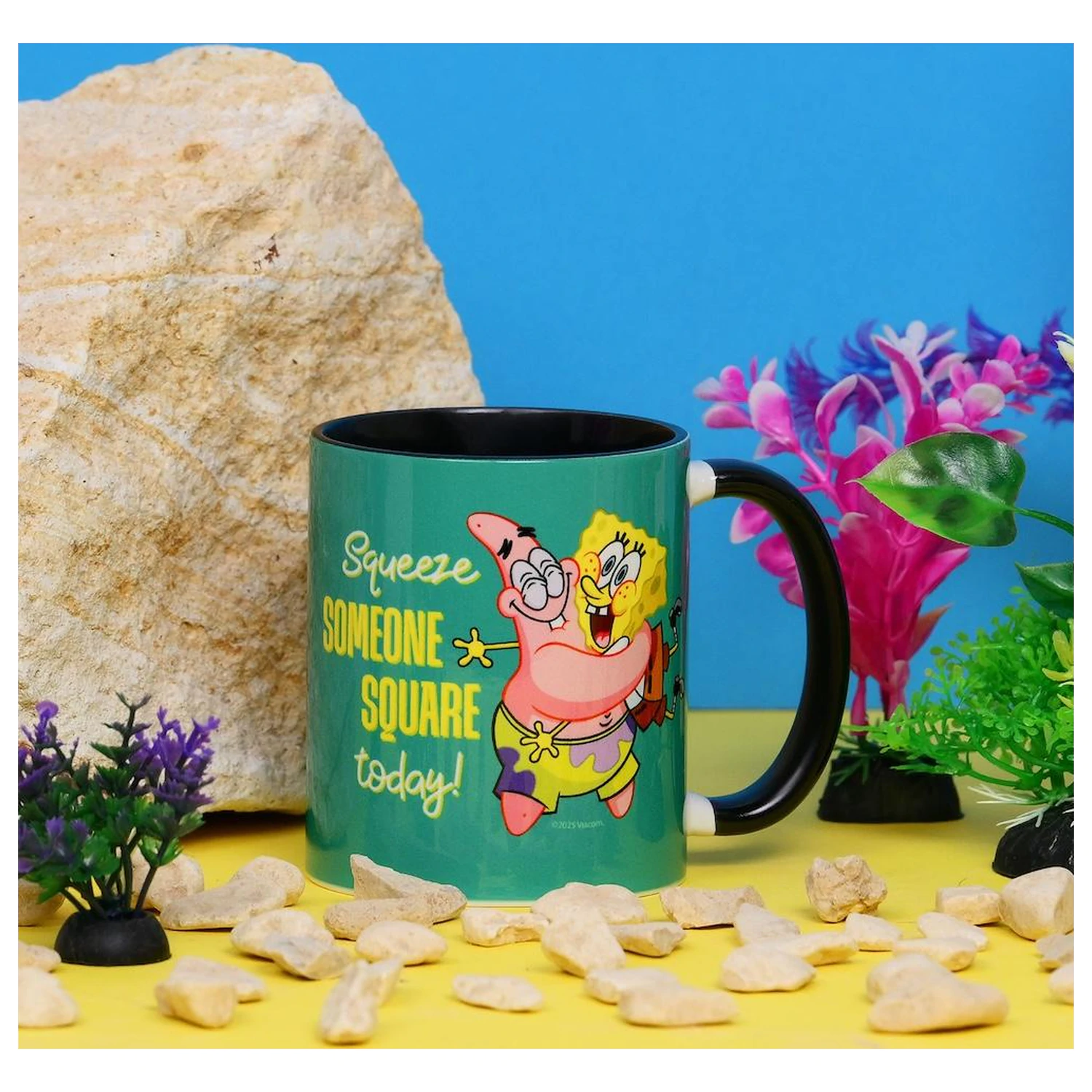 SpongeBob Hug Cană colorată la interior 325ml poza produsului