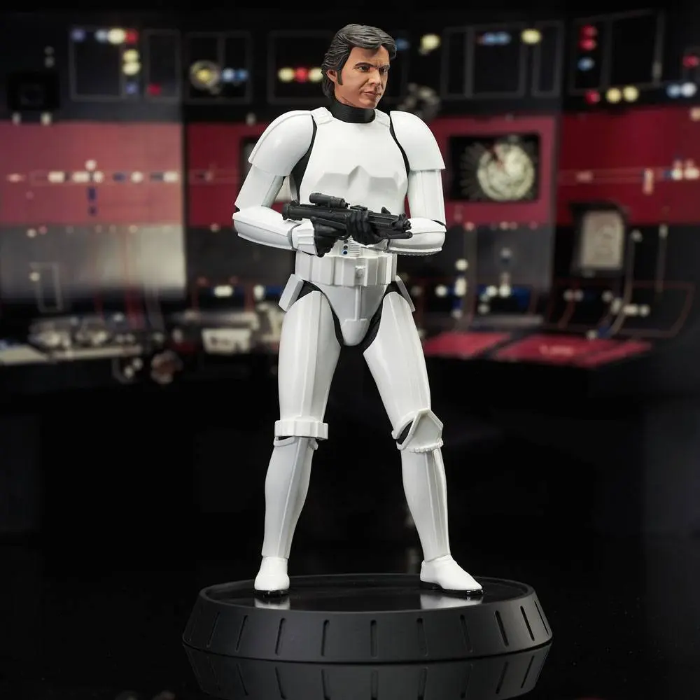 Star Wars Episode IV Milestones Statuie 1/6 Han Solo (Stormtrooper Disguise) 40th Anniversary Exclusive 30 cm poza produsului