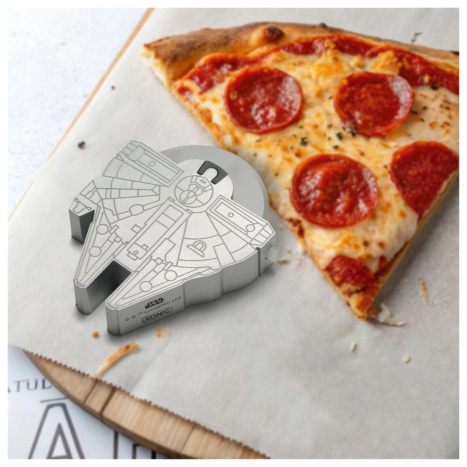 Star Wars Pizza Cutter Millennium Falcon poza produsului