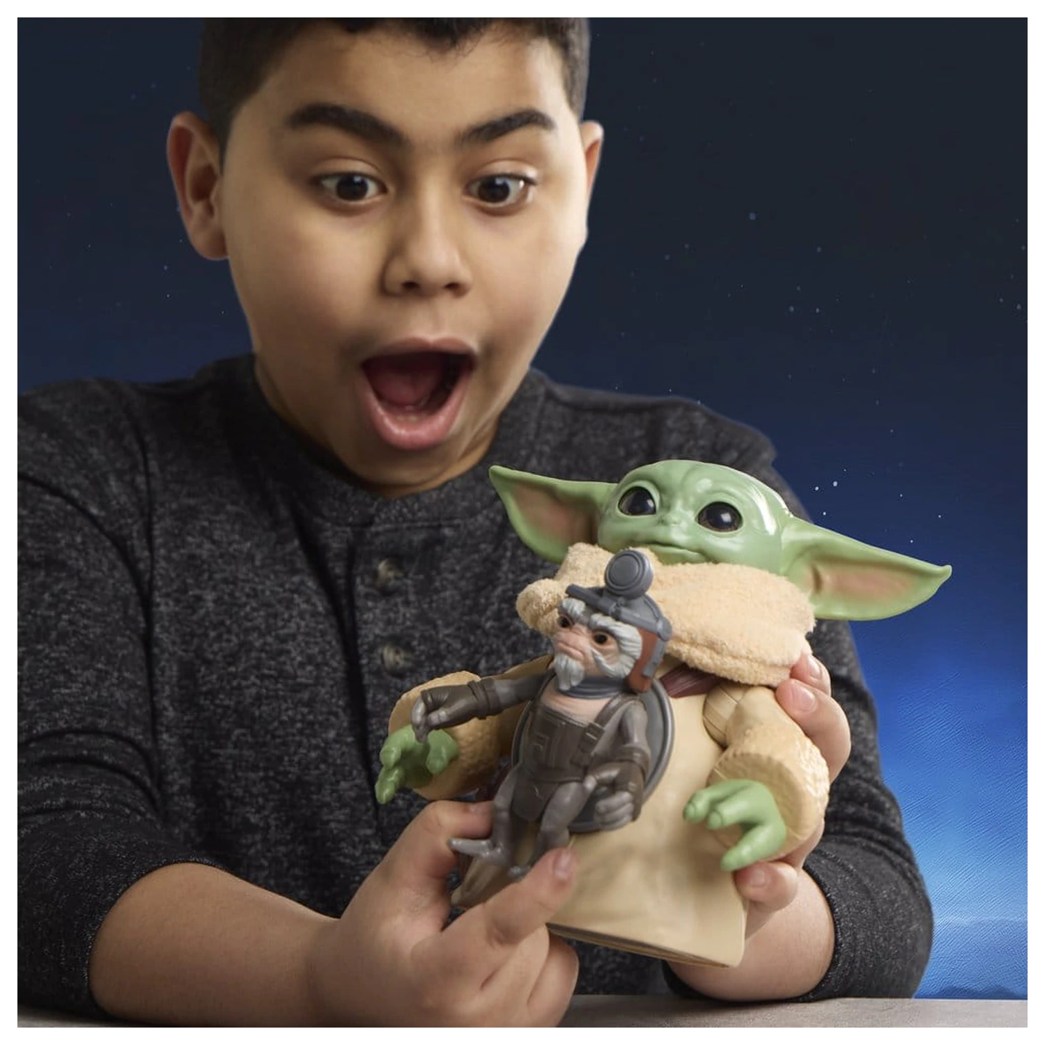 Star Wars: The Mandalorian & Grogu Figurina electronica de actiune Huggin' Grogu & Anzellan 17 cm poza produsului