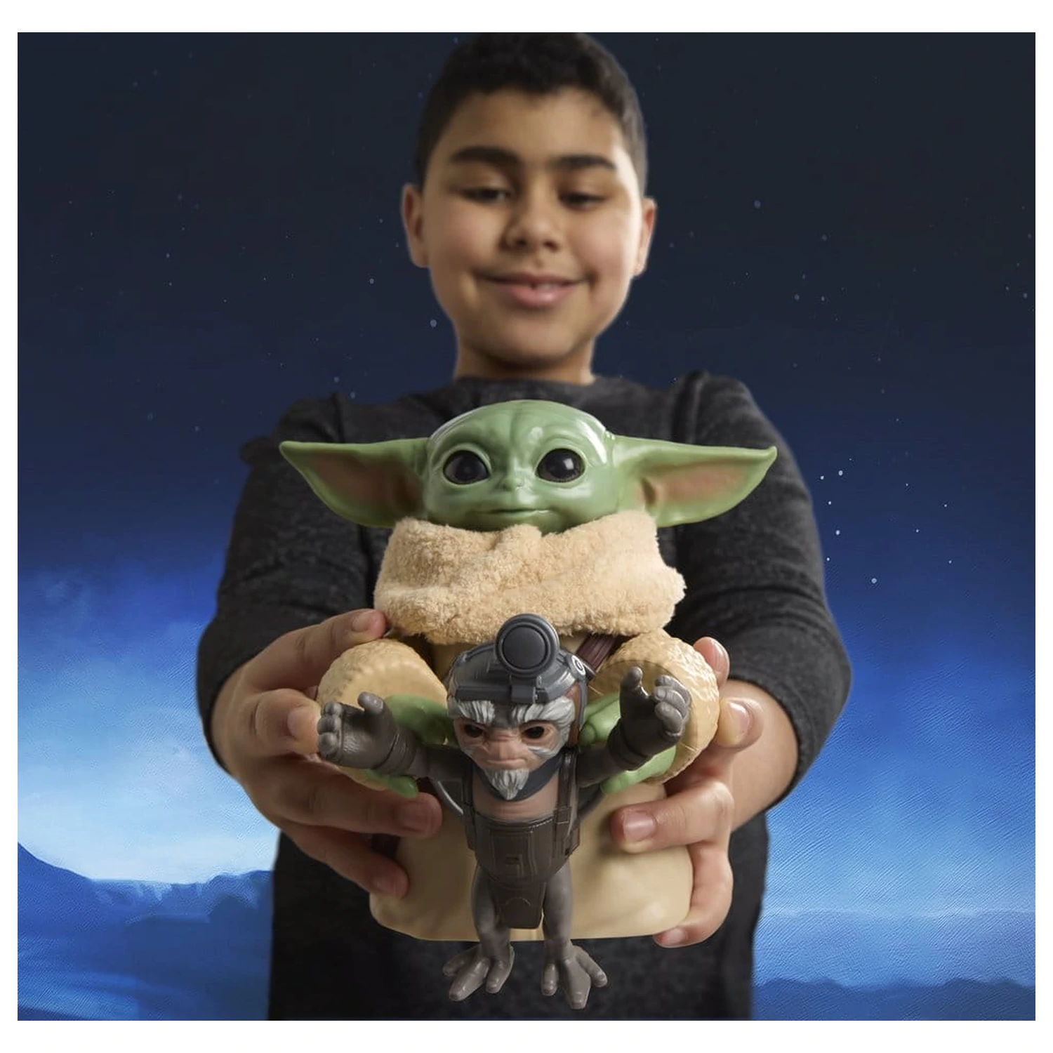 Star Wars: The Mandalorian & Grogu Figurina electronica de actiune Huggin' Grogu & Anzellan 17 cm poza produsului