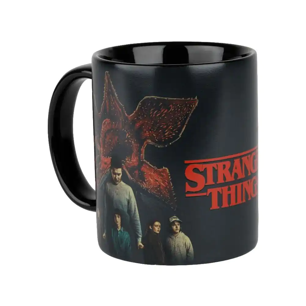 Stranger Things Cană cu schimbare de căldură Team 320 ml poza produsului