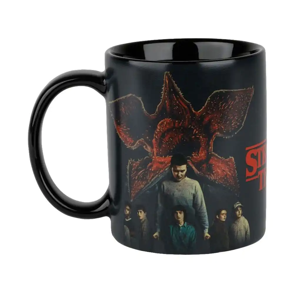 Stranger Things Cană cu schimbare de căldură Team 320 ml poza produsului