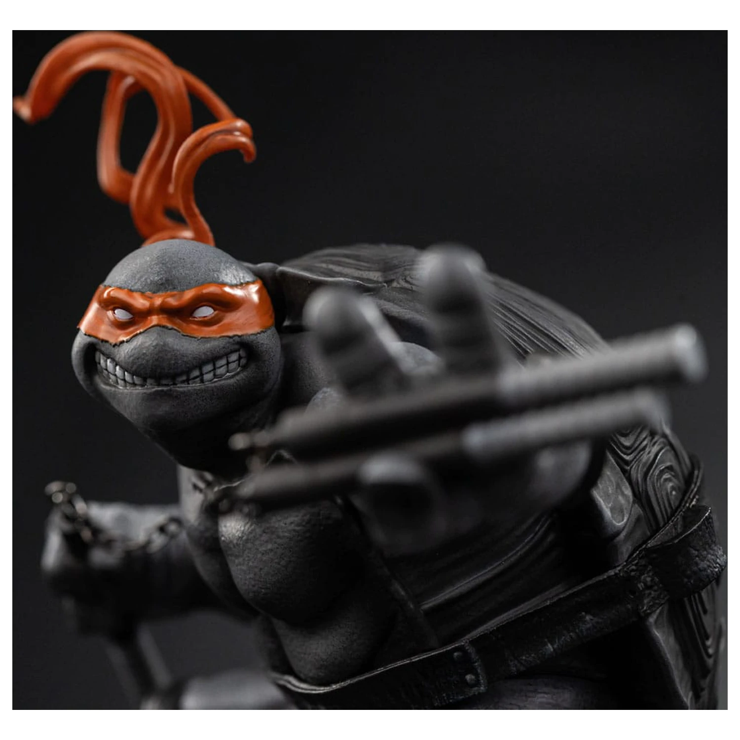 Teenage Mutant Ninja Turtles Art Scale Statuie 1/10 Michelangelo Black and White Variant 26 cm poza produsului