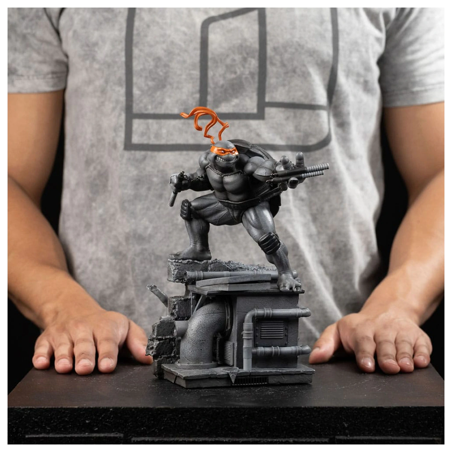 Teenage Mutant Ninja Turtles Art Scale Statuie 1/10 Michelangelo Black and White Variant 26 cm poza produsului