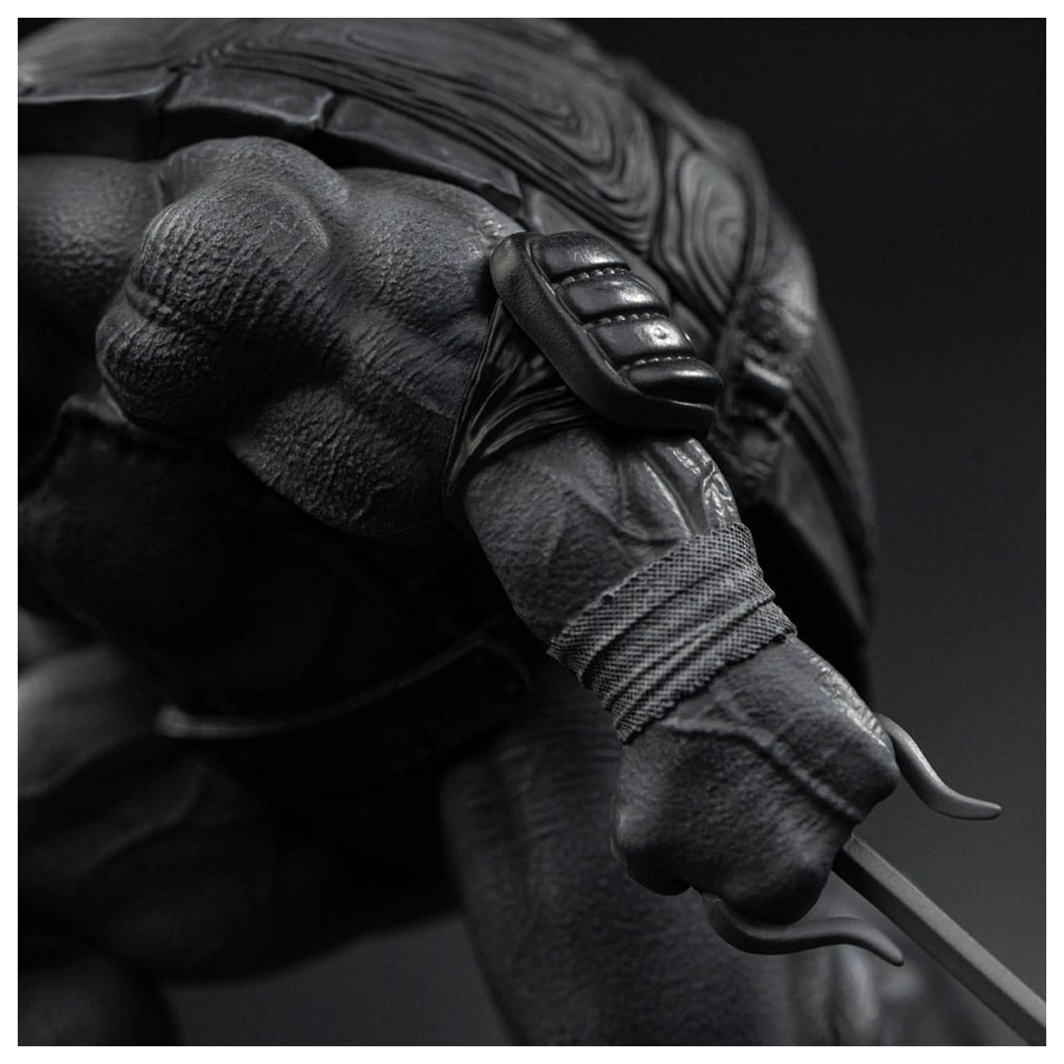 Teenage Mutant Ninja Turtles Art Scale Statuie 1/10 Raphael Black and White Variant 26 cm poza produsului