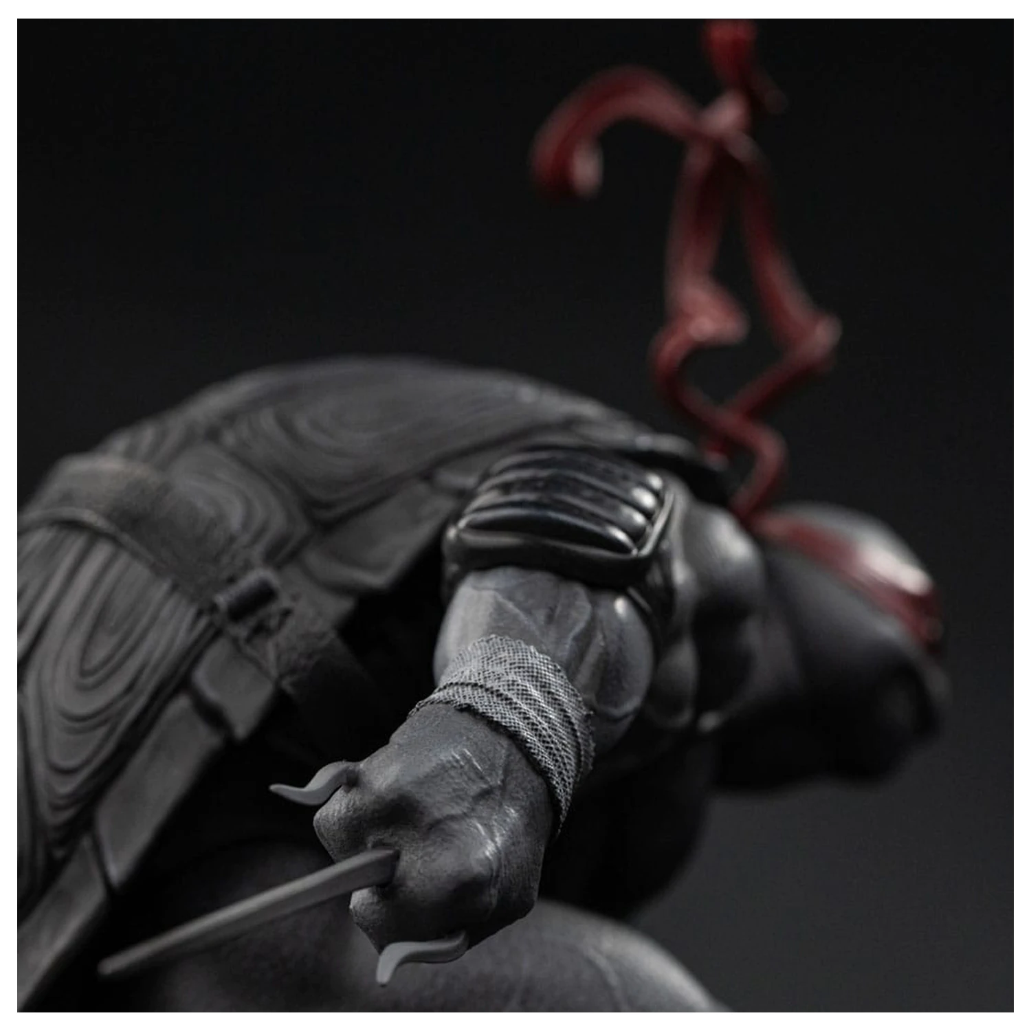 Teenage Mutant Ninja Turtles Art Scale Statuie 1/10 Raphael Black and White Variant 26 cm poza produsului