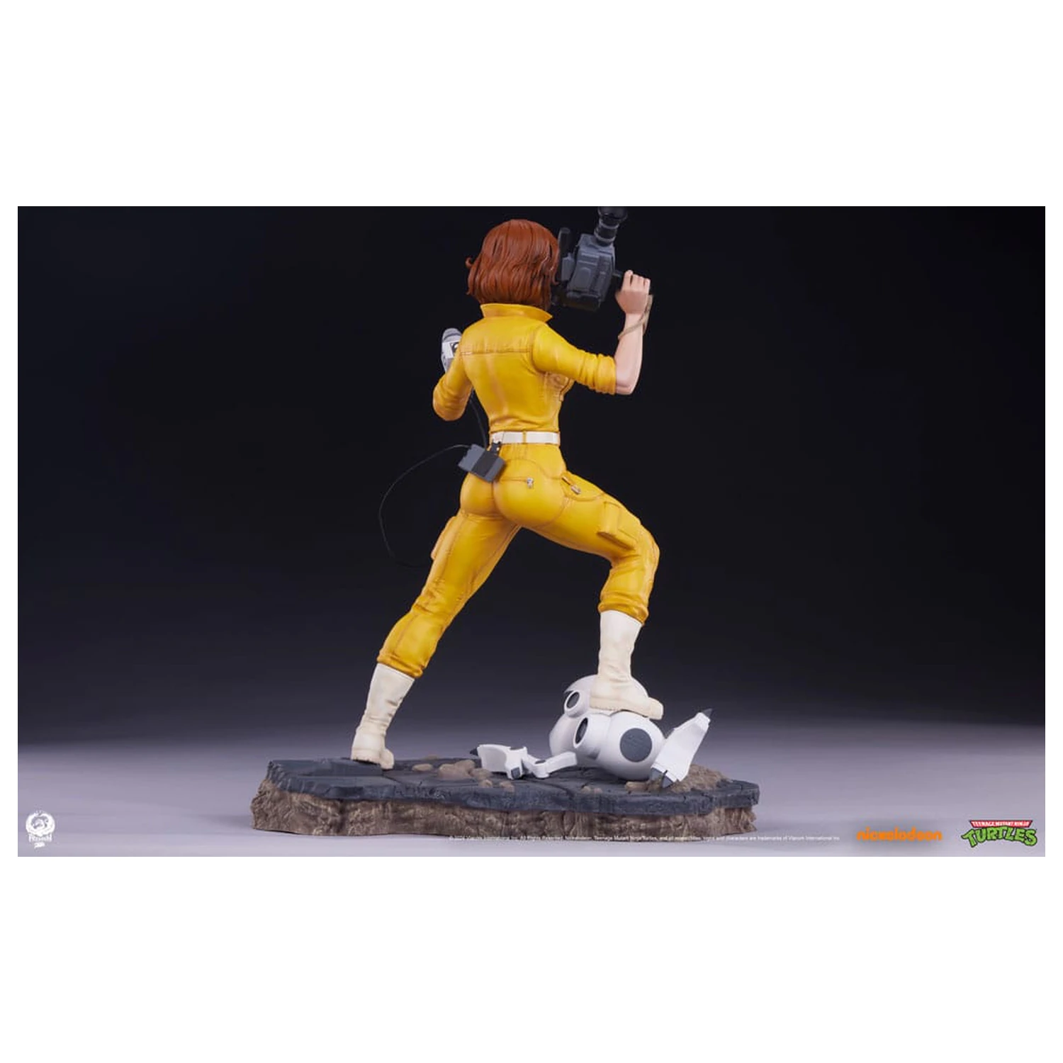 Teenage Mutant Ninja Turtles Premier Series Statuie 1/4 April O'Neil 46 cm poza produsului