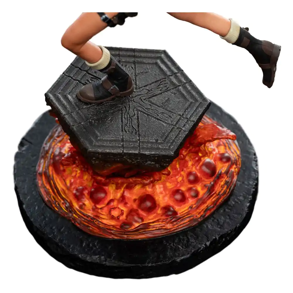 Tomb Raider Mini Statueta Lara Croft: The Sanctuary of Flame 18 cm poza produsului