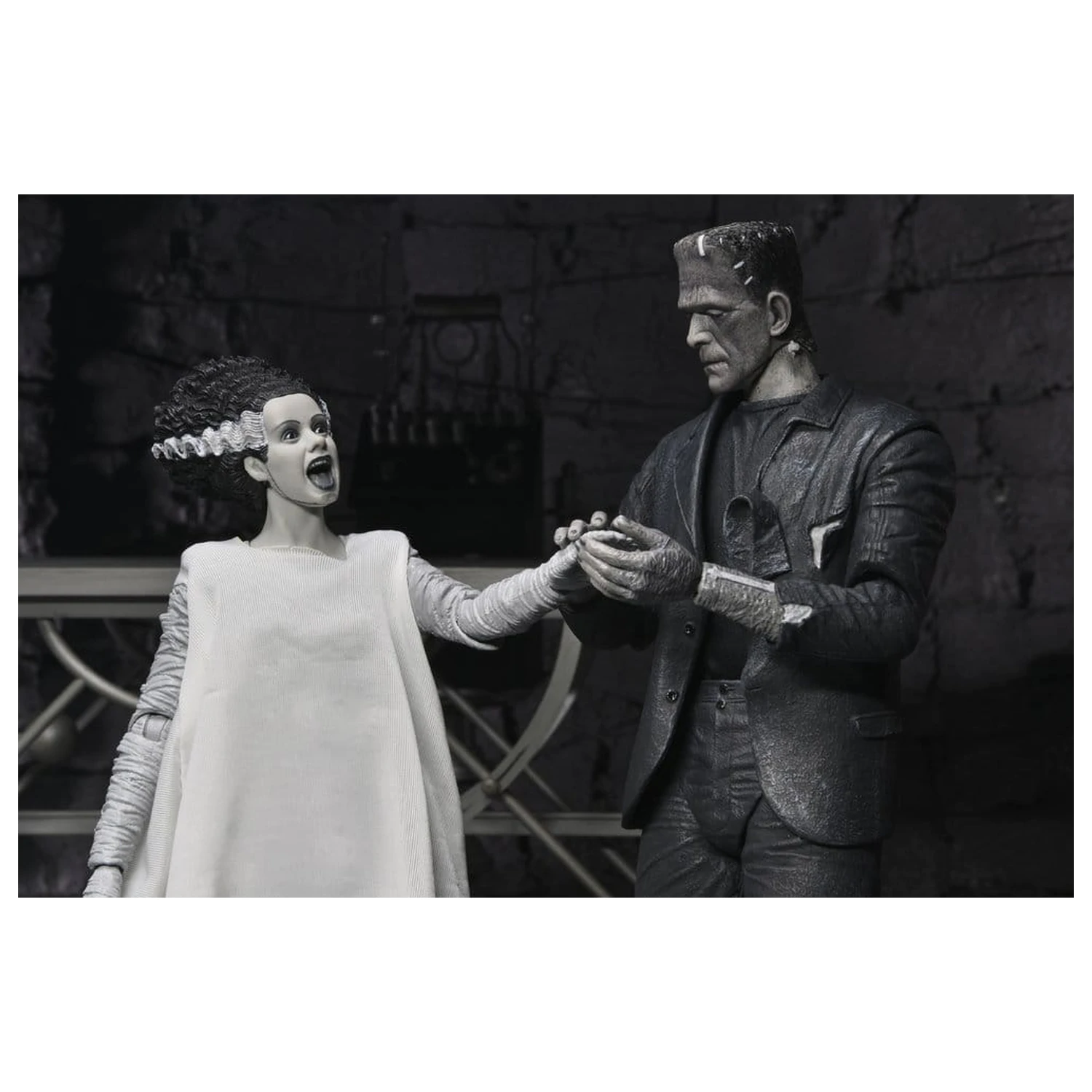 Universal Monsters Pachet 2 figurine articulabile Bride of Frankenstein 90th Anniversary The Monster & His Mate (B&W) 18 cm poza produsului