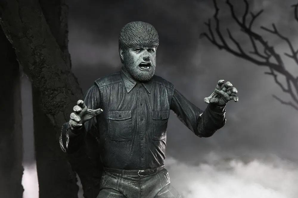 Figurina de actiune Universal Monsters Ultimate The Wolf Man (Black & White) 18 cm poza produsului