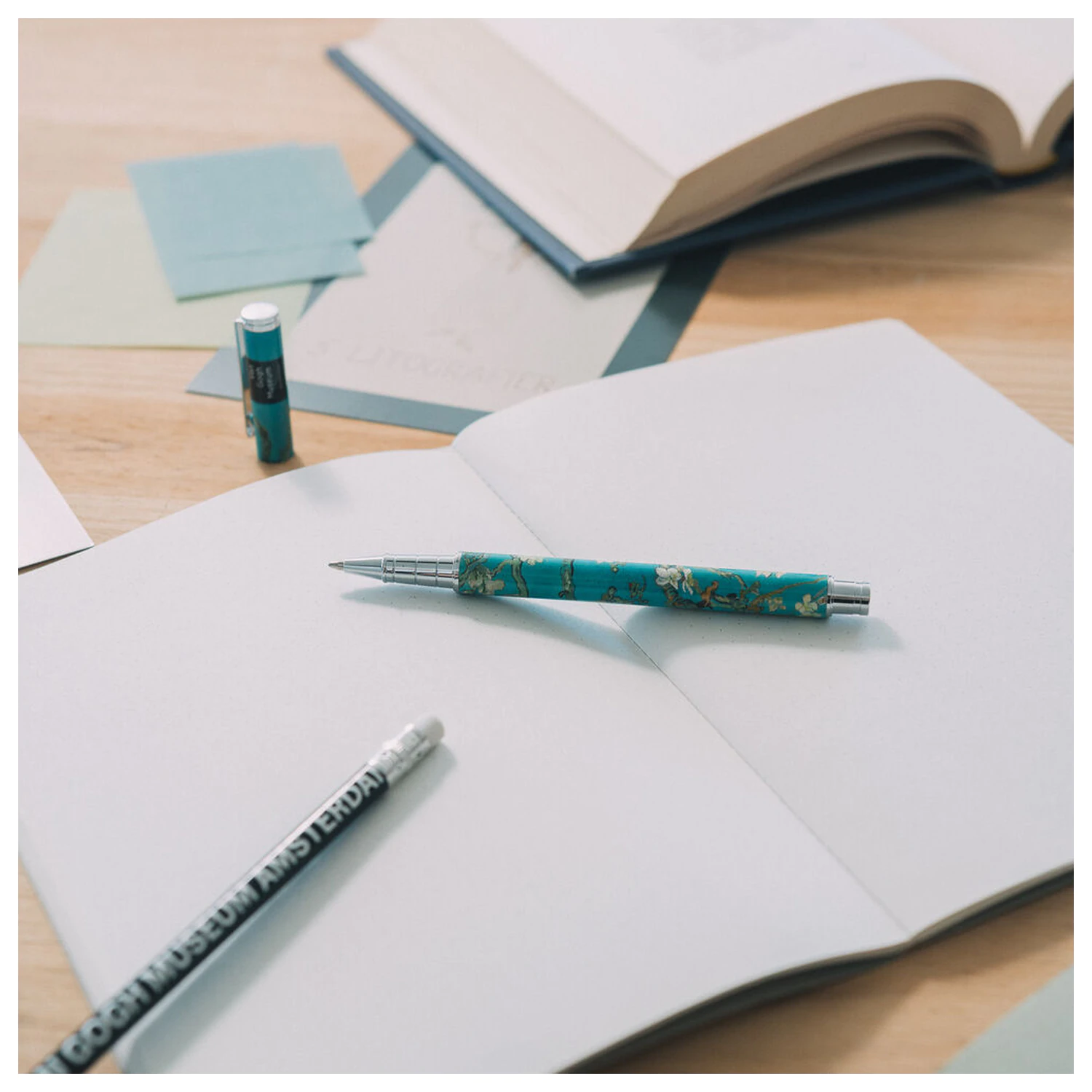 Van Gogh Museum Set trusa de creioane, pix si creion poza produsului