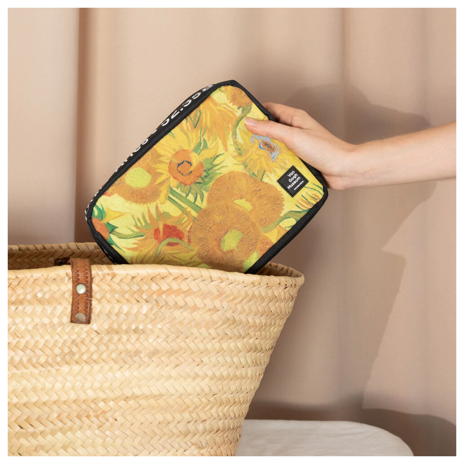 Van Gogh Museum vanity case poza produsului