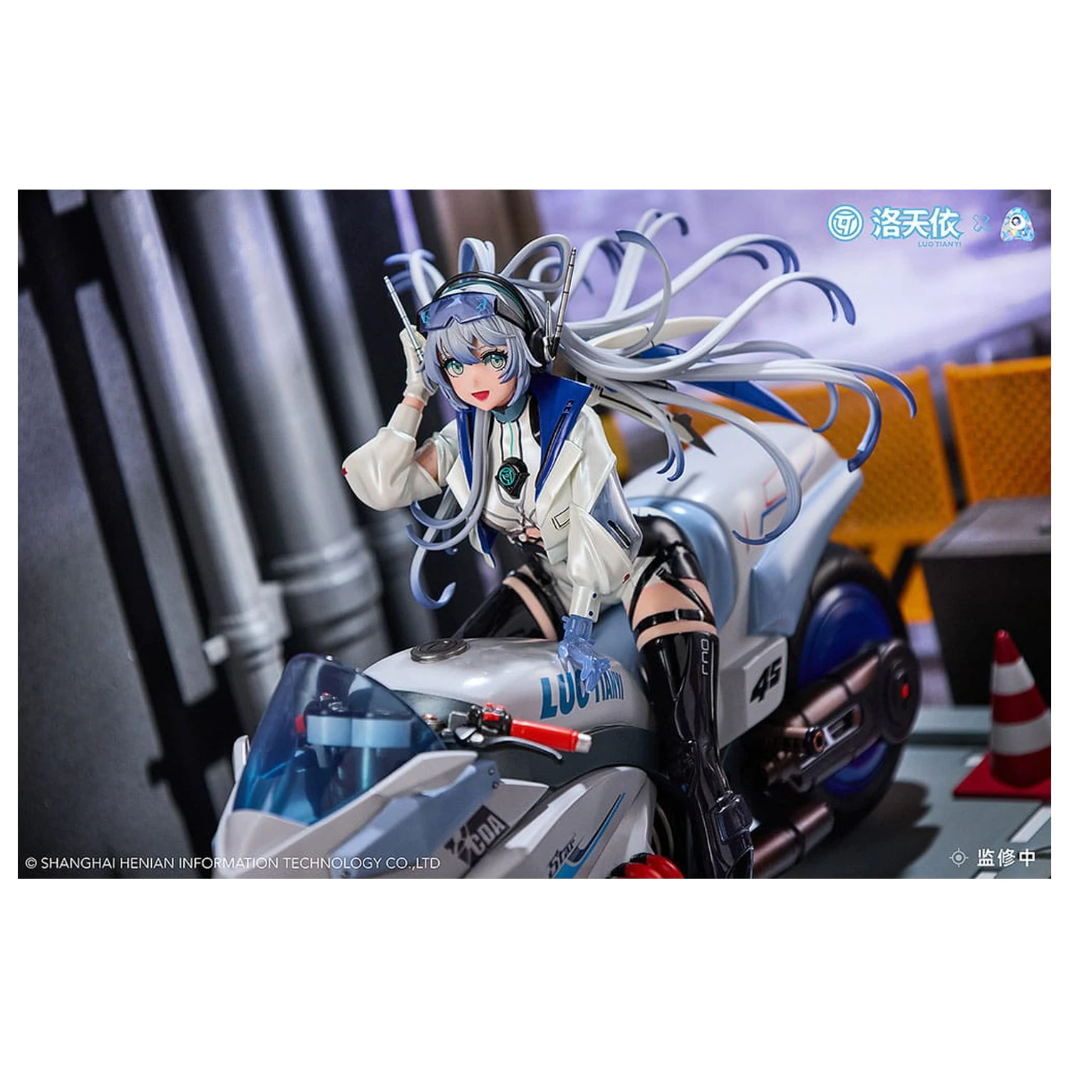 Vsinger Statueta PVC 1/7 Vsinger Luo Tianyi Retro-Future Storm Driver Ver. 23 cm poza produsului