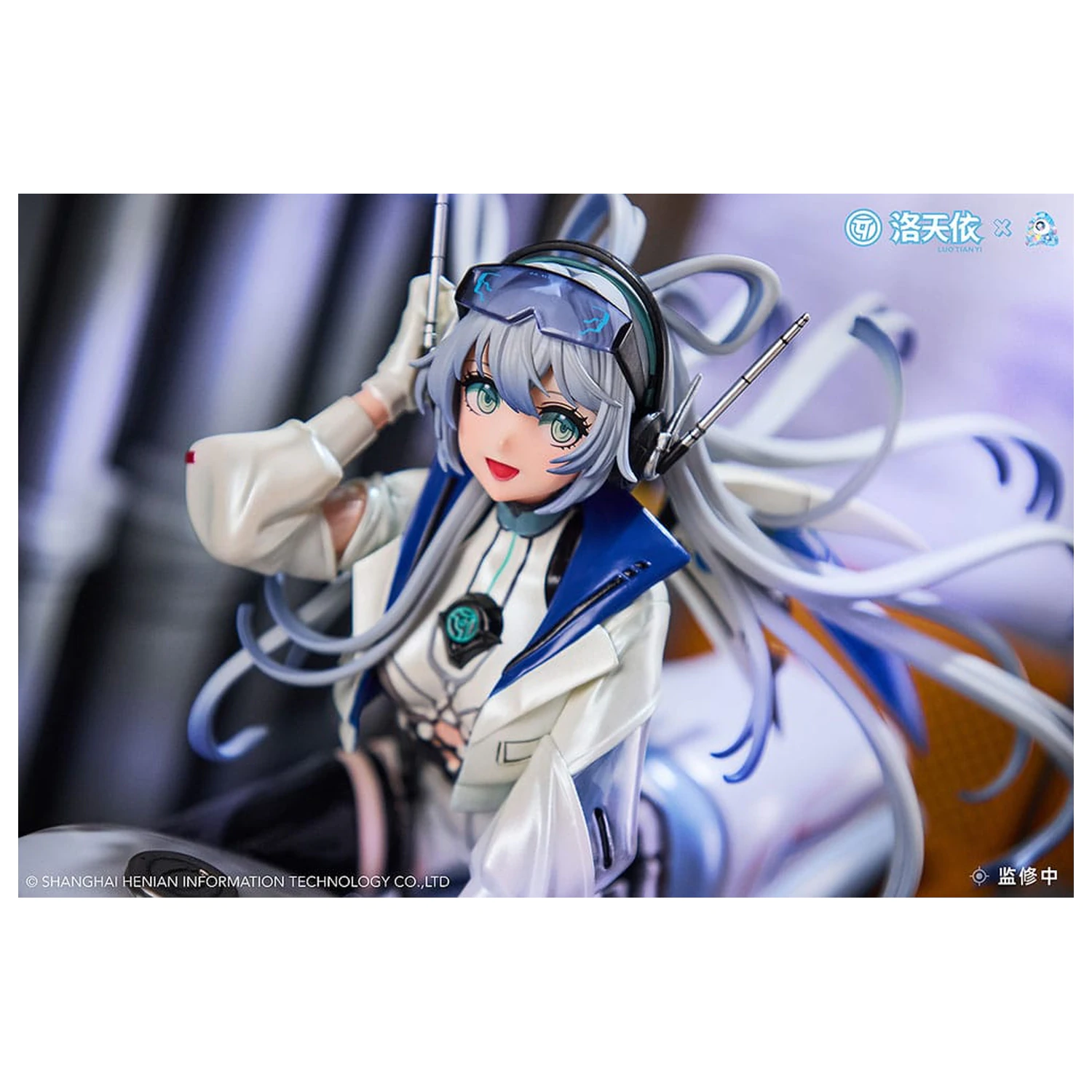 Vsinger Statueta PVC 1/7 Vsinger Luo Tianyi Retro-Future Storm Driver Ver. 23 cm poza produsului