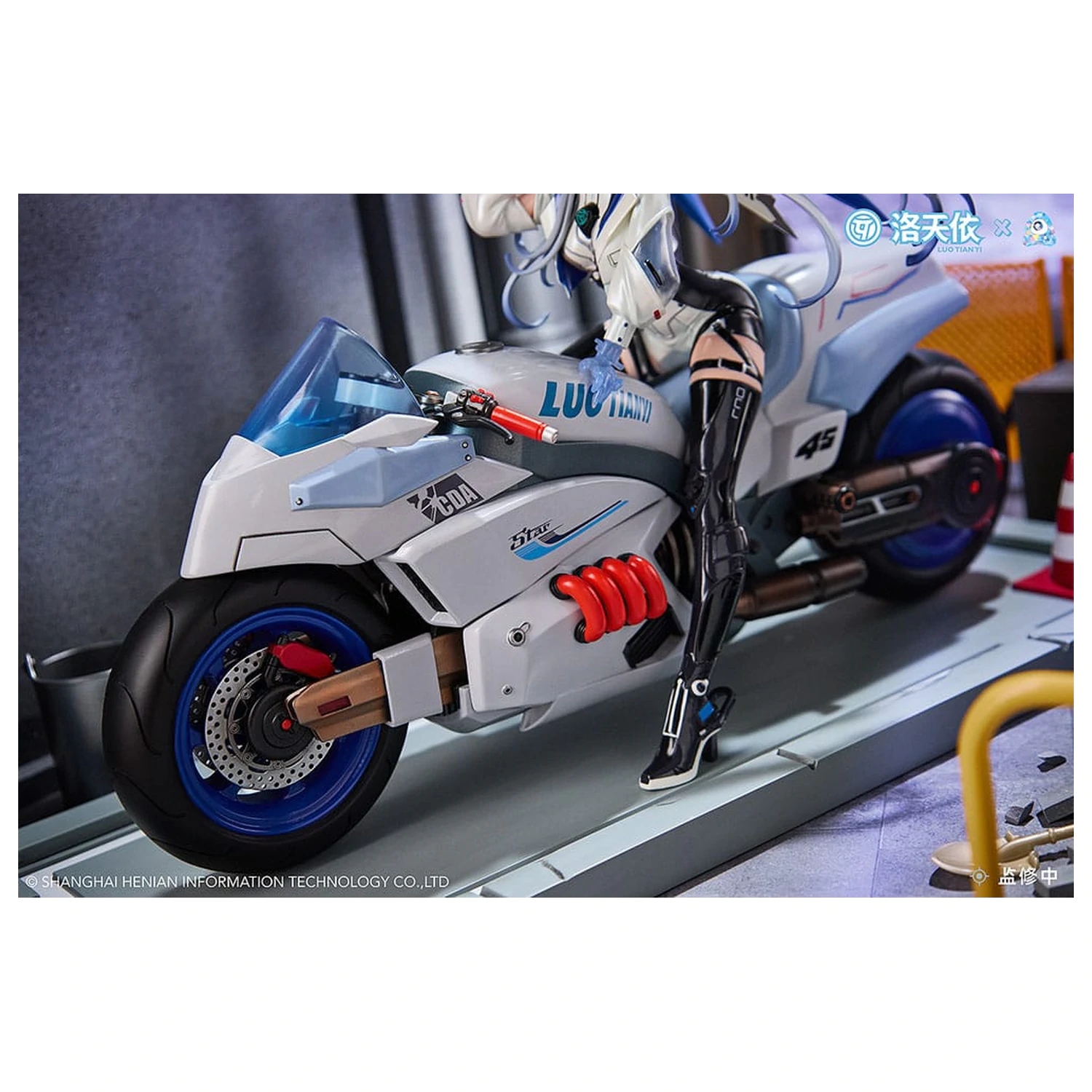 Vsinger Statueta PVC 1/7 Vsinger Luo Tianyi Retro-Future Storm Driver Ver. 23 cm poza produsului