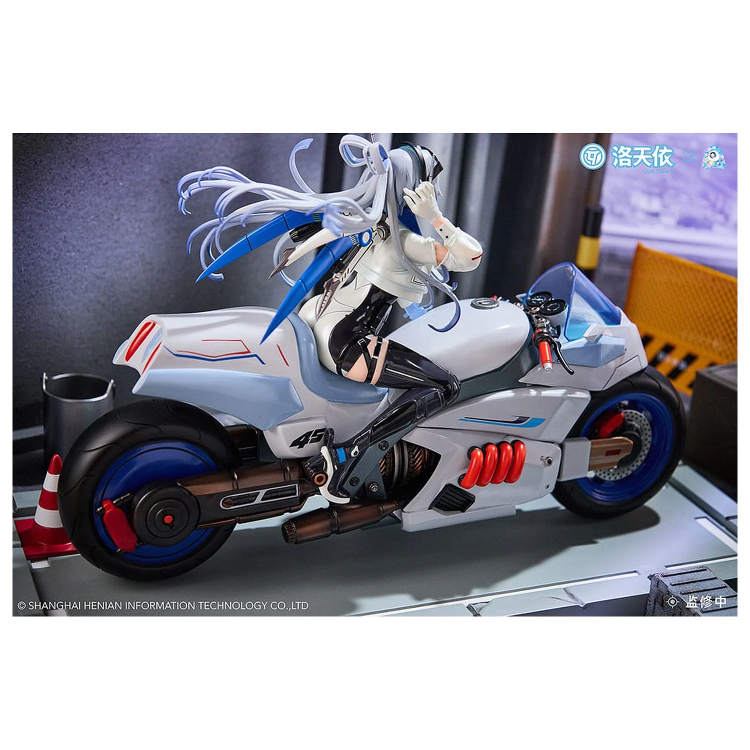 Vsinger Statueta PVC 1/7 Vsinger Luo Tianyi Retro-Future Storm Driver Ver. 23 cm poza produsului