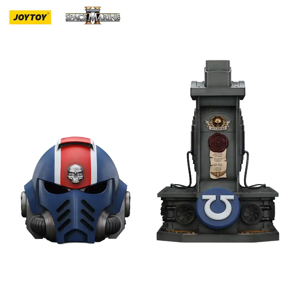 Warhammer 40,000: Space Marine 2 Replica Ultramarines Lieutenant Titus helmet with Display Stand 44 cm poza produsului