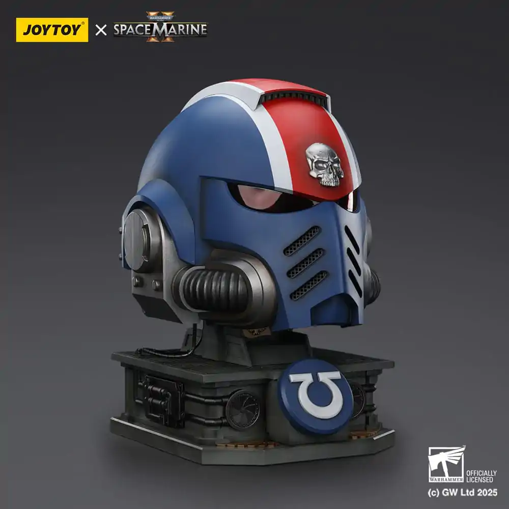 Warhammer 40,000: Space Marine 2 Replica Ultramarines Lieutenant Titus helmet with Display Stand 44 cm poza produsului