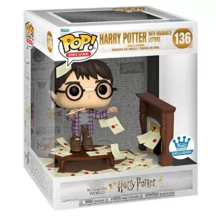 Figurină POP Deluxe Harry Potter Anniversary Harry Potter cu Hogwarts Letters Exclusive termékfotója